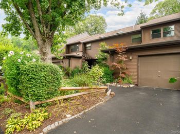 12 Brooke Hollow Court