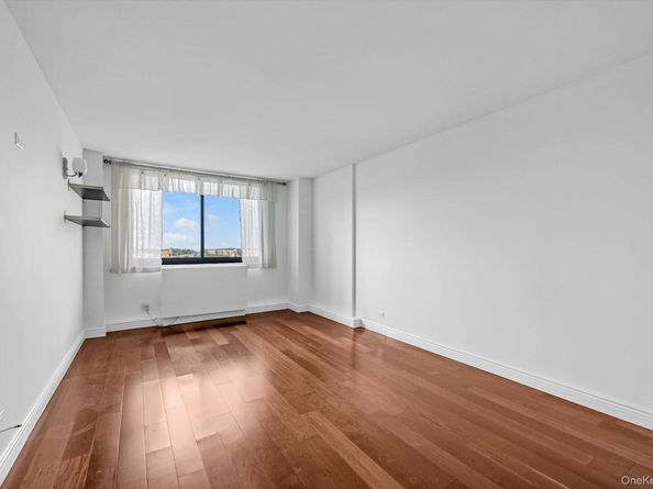 1 Bay Club Drive 8J, Bayside NY 11360