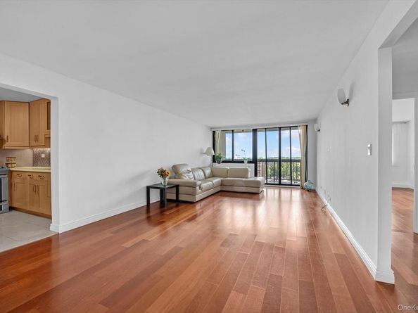 1 Bay Club Drive 8J, Bayside NY 11360