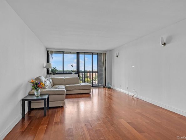1 Bay Club Drive 8J, Bayside NY 11360