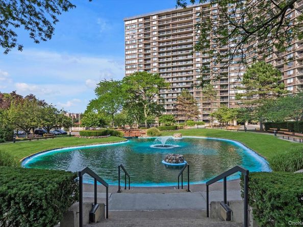 1 Bay Club Drive 8J, Bayside NY 11360