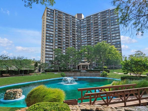 1 Bay Club Drive 8J, Bayside NY 11360