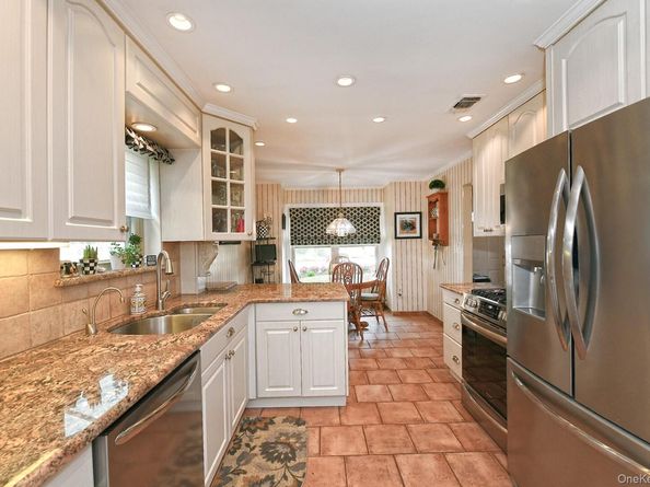 226 Oakview Avenue, Oceanside NY 11572