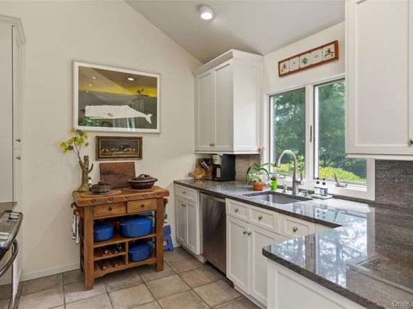 30 Huckleberry Lane, East Hampton NY 11937