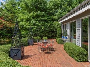 30 Huckleberry Lane, East Hampton NY 11937