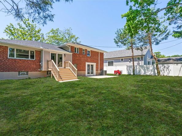 15 Byfield Place, Melville NY 11747
