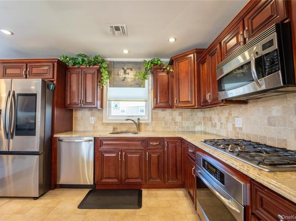 110 Stirling Avenue, Freeport NY 11520