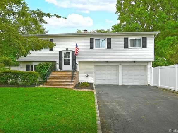 203 10th Avenue, Holtsville NY 11742