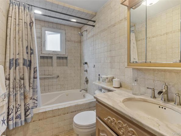 6924 68th Place, Glendale NY 11385