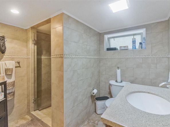 6924 68th Place, Glendale NY 11385