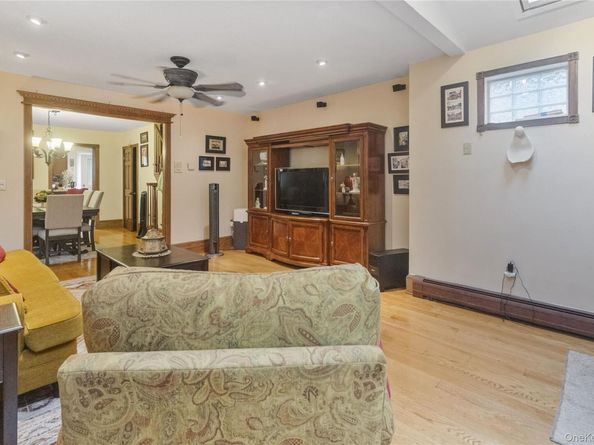 6924 68th Place, Glendale NY 11385