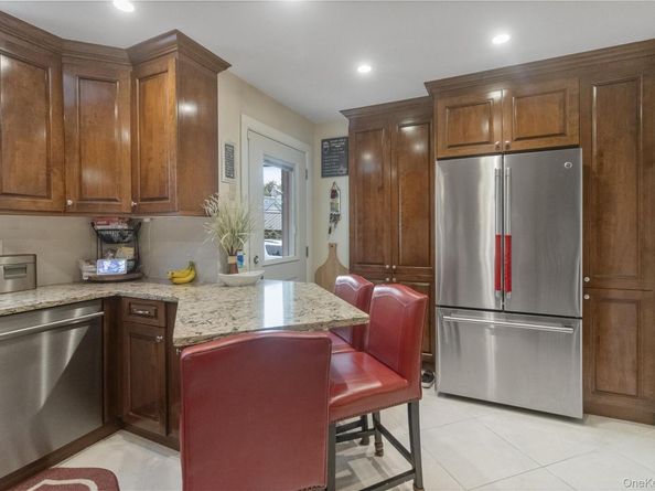 6924 68th Place, Glendale NY 11385