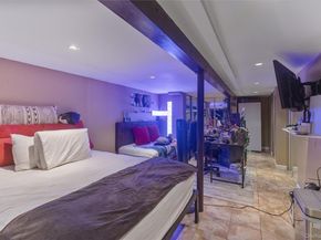 6924 68th Place, Glendale NY 11385