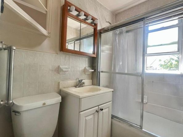 10256 46 Avenue, Corona NY 11368