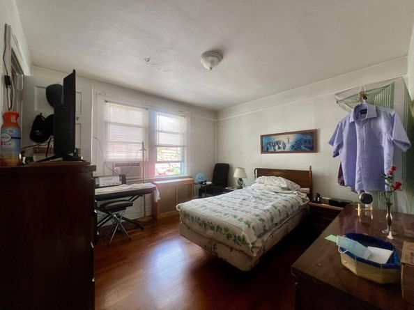 10256 46 Avenue, Corona NY 11368
