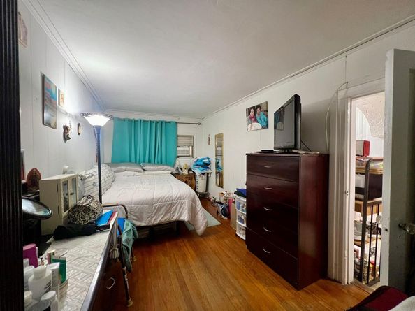 10256 46 Avenue, Corona NY 11368