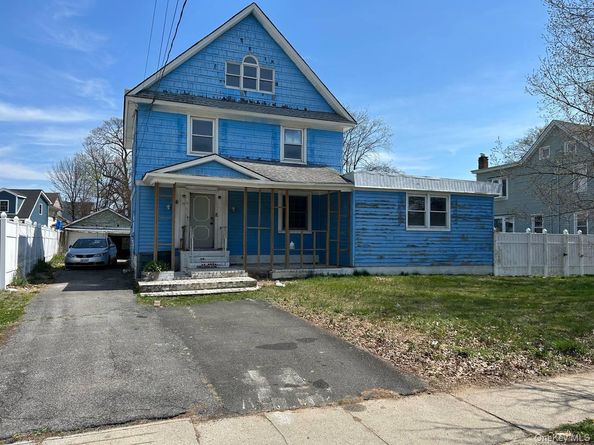 31 East Avenue, Freeport NY 11520