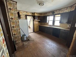 31 East Avenue, Freeport NY 11520