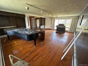 31 East Avenue, Freeport NY 11520