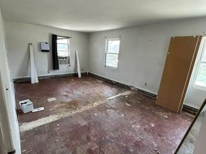 31 East Avenue, Freeport NY 11520