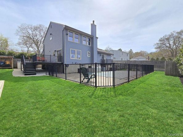 27 Ridgewood Avenue, Selden NY 11784
