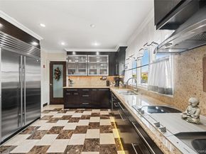 13 Noon Place, Freeport NY 11520