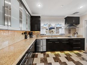 13 Noon Place, Freeport NY 11520