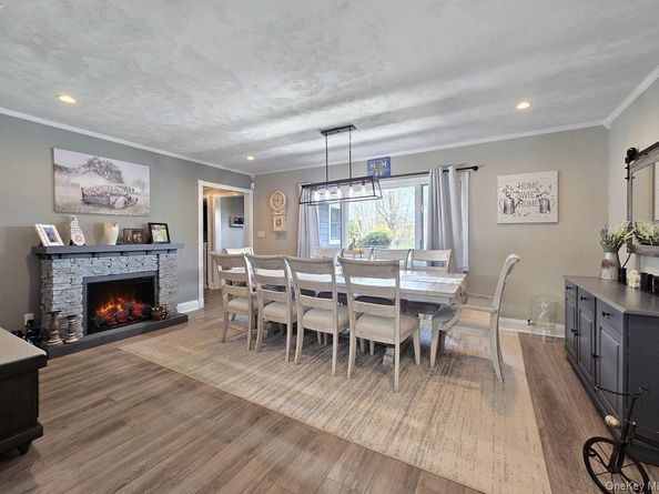 22 Clifford Drive, Farmingdale NY 11735