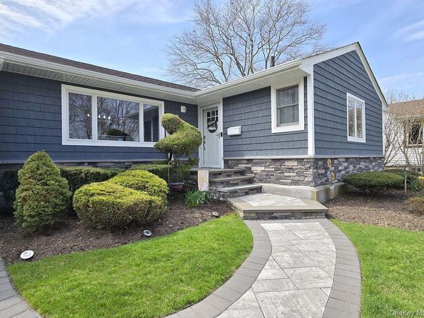 22 Clifford Drive, Farmingdale NY 11735