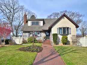 2 Oak Place, Massapequa NY 11758