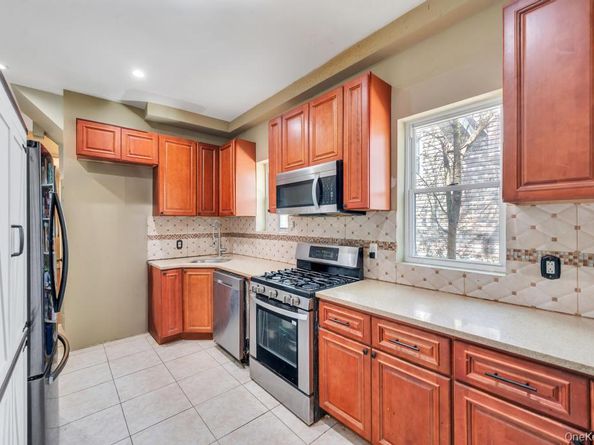 10927 196th Street, Saint Albans NY 11412