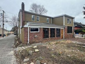 17 Jade Street, Oakdale NY 11769