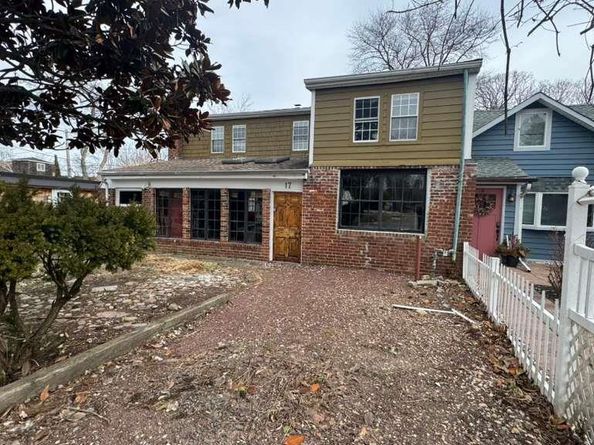 17 Jade Street, Oakdale NY 11769