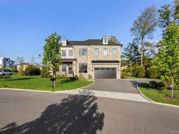 1 Sequoia Circle, Manhasset NY 11030