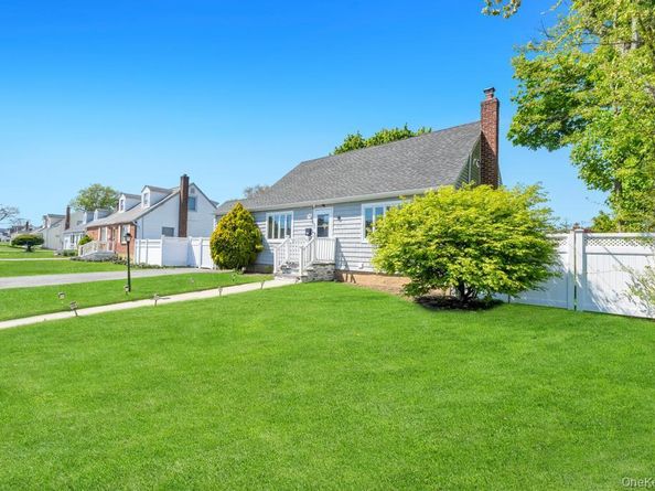 259 N Rutherford Avenue, Massapequa NY 11758