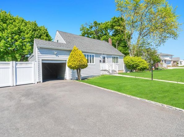 259 N Rutherford Avenue, Massapequa NY 11758