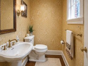 695 Hunt Lane, Manhasset NY 11030