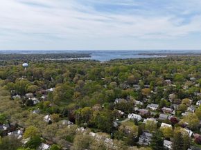 695 Hunt Lane, Manhasset NY 11030