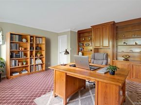 695 Hunt Lane, Manhasset NY 11030