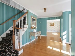 695 Hunt Lane, Manhasset NY 11030