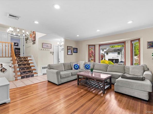 61 Winthrop Road, Plainview NY 11803