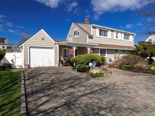 12 Link Lane, Hicksville NY 11801