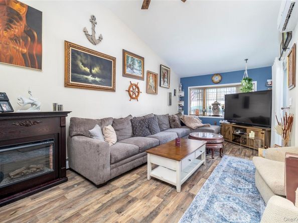 12 Link Lane, Hicksville NY 11801
