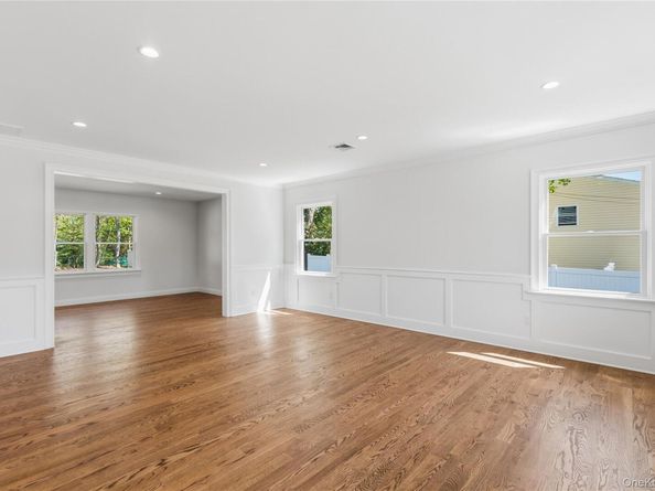 969 Manor Lane, Bay Shore NY 11706
