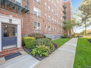 22 Mulford Place 2D, Hempstead NY 11550