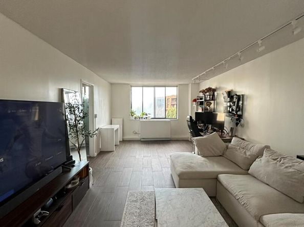 1 Bay Club Drive 3L, Bayside NY 11360