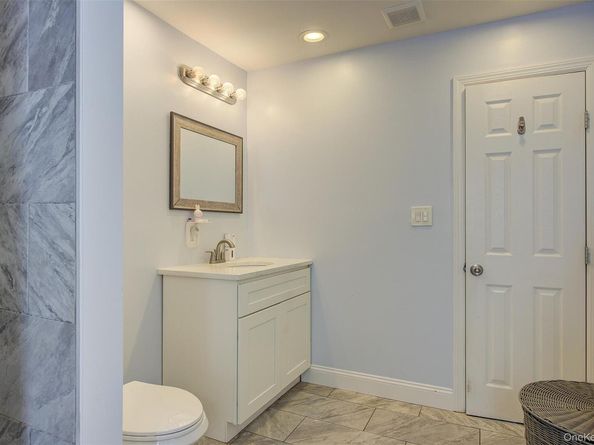34 Hawthorne Street, Mount Sinai NY 11766