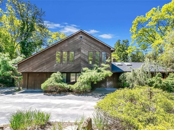 34 Hawthorne Street, Mount Sinai NY 11766