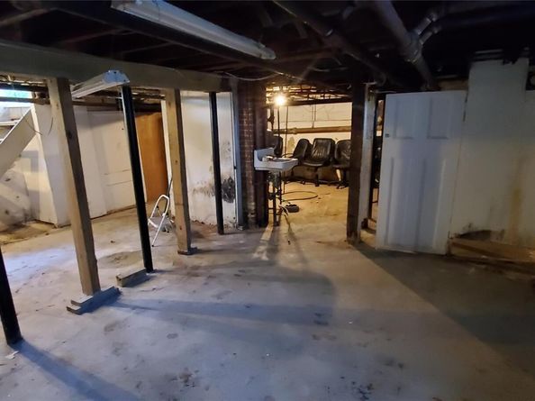 83 Kraemer Street, Hicksville NY 11801