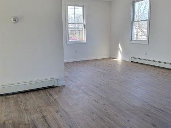 83 Kraemer Street, Hicksville NY 11801